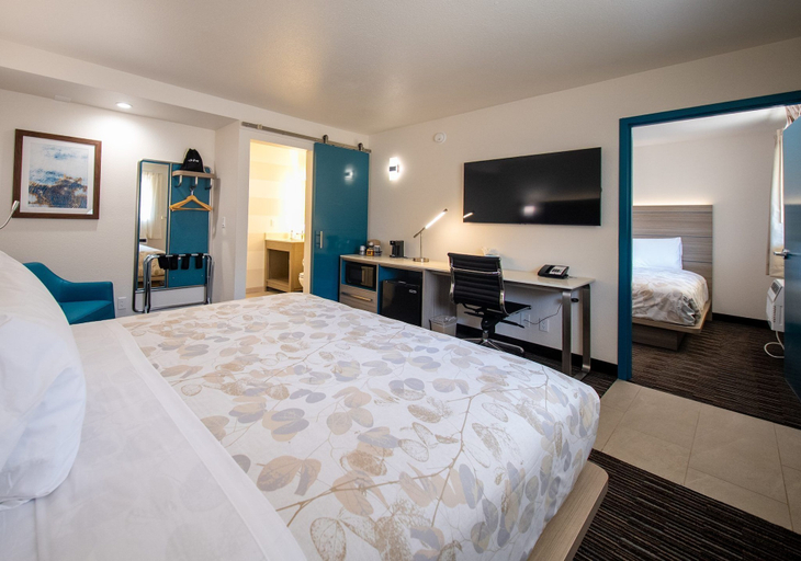 Room 3, Lemon Heights Inn, Orange