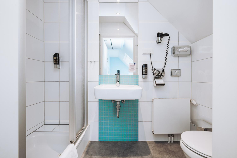 Bathroom 2, MEININGER Hotel Wien Downtown Franz, Wien