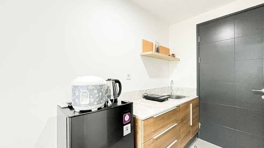 Private kitchen 3, Ivory Studio At Collins Boulevard Apartment, Tangerang