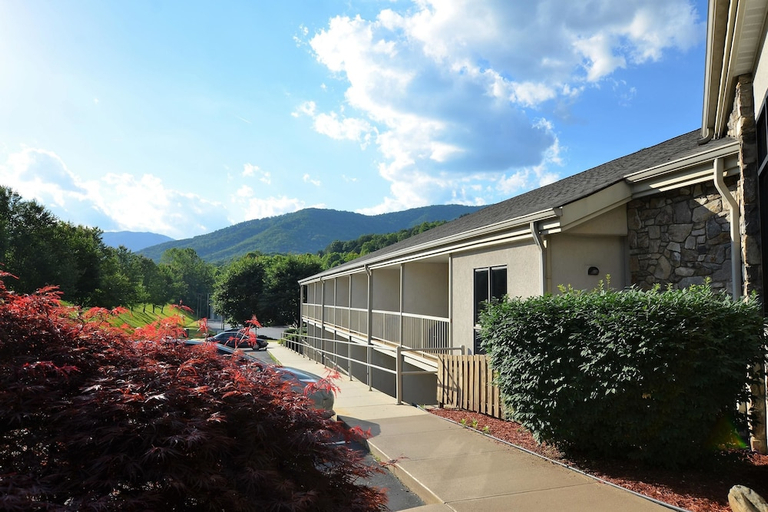 Exterior & Views 2, Quality Inn Cherokee Riverside, Swain