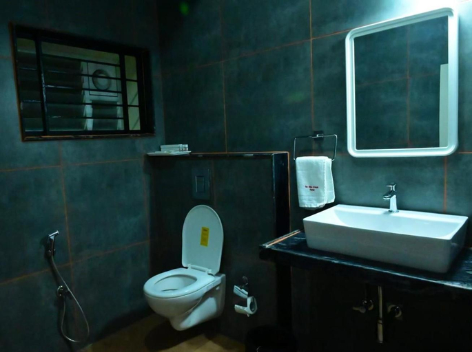 Bathroom 4, Sunshine International Boarding & Lodging, Hassan
