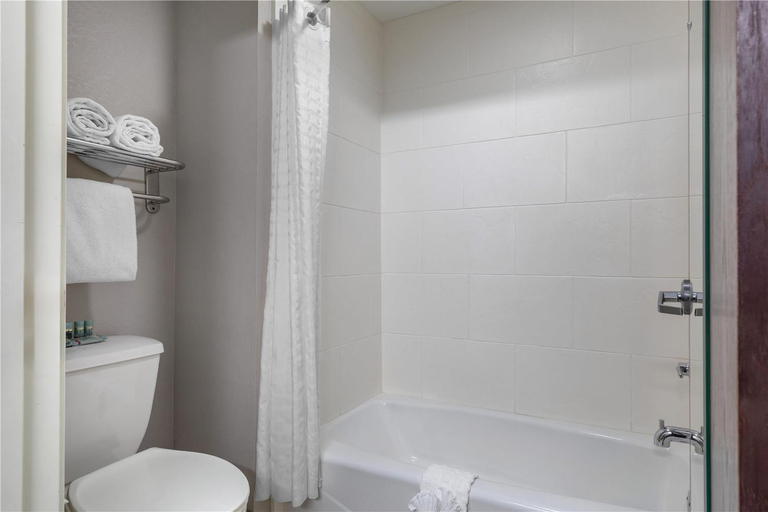 Bathroom 4, Best Western Limestone Inn & Suites, Limestone