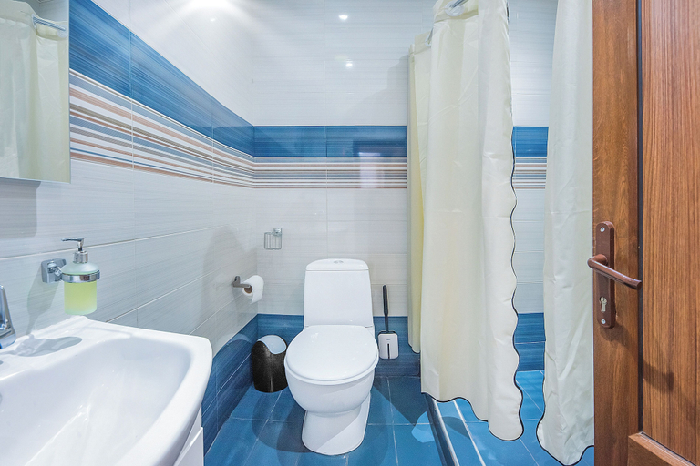 Bathroom 4, HB apartments Tsinamdzghvrishvili, Tbilisi