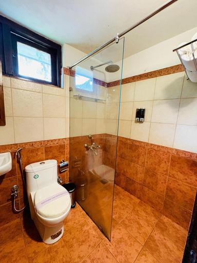 Bathroom 4, Kumarakom Tharavadu - Heritage Hotel, Kottayam