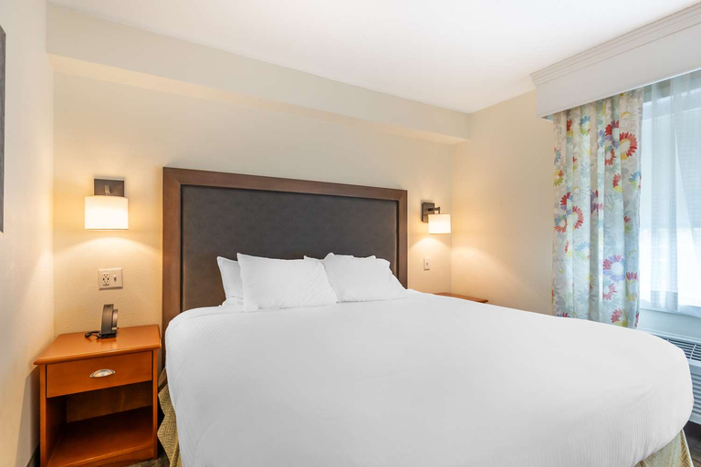 Bedroom 3, Best Western Plus University Park Inn & Suites, Story