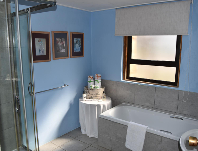 Bathroom 3, The Clarens Country House, Thabo Mofutsanyane