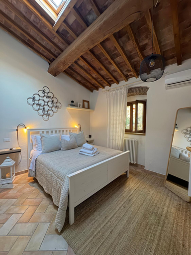 Bedroom 2, Bouganville, Livorno