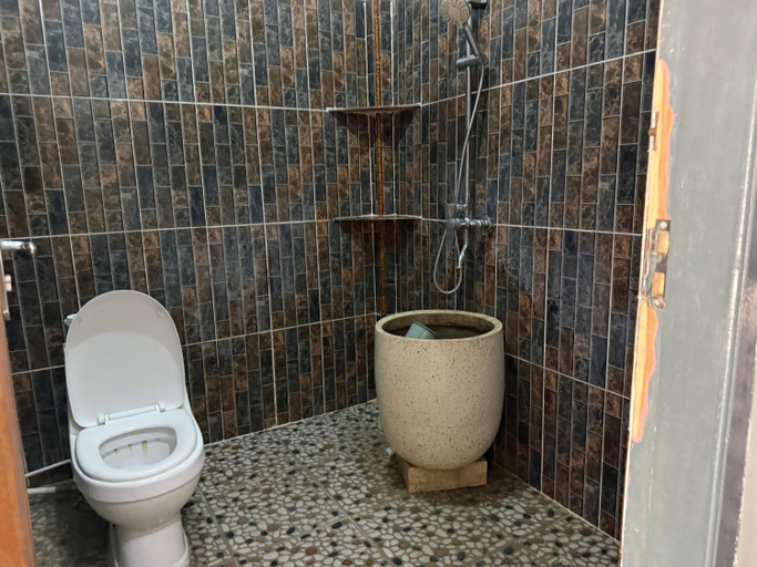 Bathroom 3, Sumbawa Maluk Homestay Kost tika, West Sumbawa