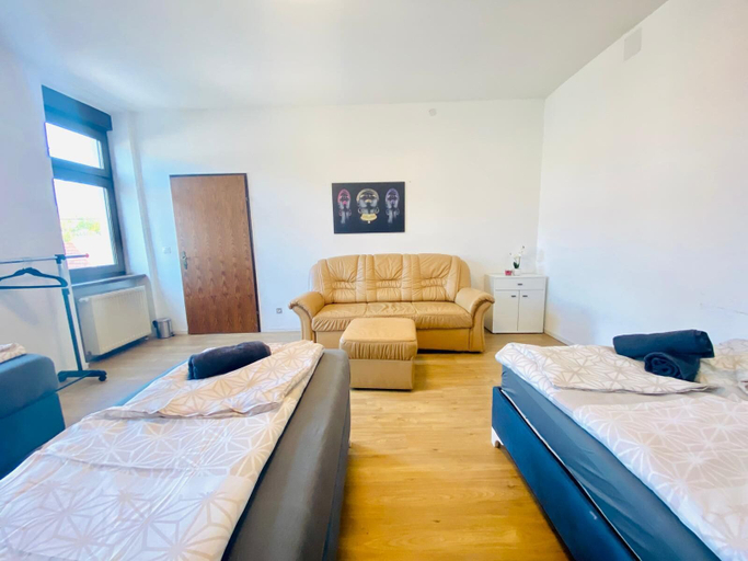 Room 4, 4BR Apartment for 15 Near Danube, Wien