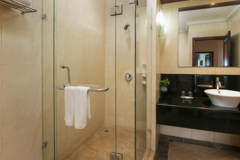 Bathroom 2, Blue Sky Hotel, Balikpapan
