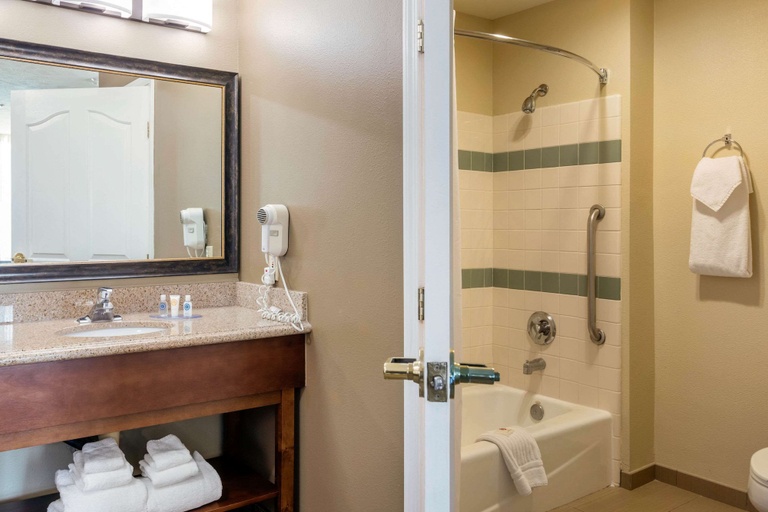 Bathroom 4, Comfort Inn Suites El Centro I 8, Imperial