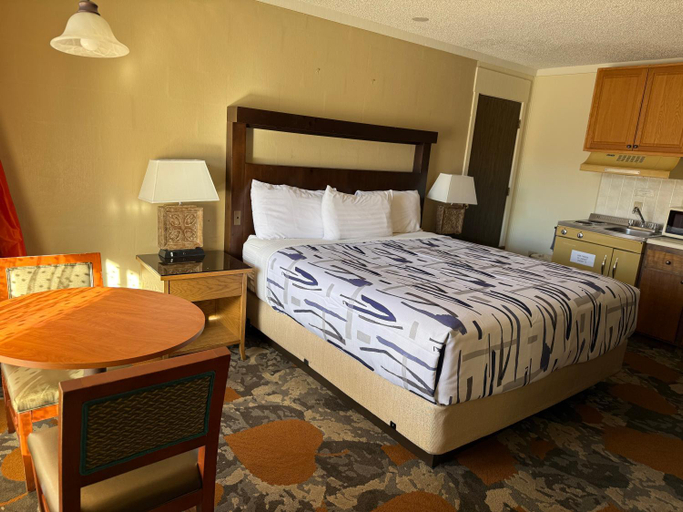 Bedroom 3, Snowshoe Motel, Summit