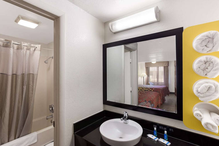 Bathroom 2, Motel6 Cross Lanes, WV–Goff Mountain Rd, Kanawha