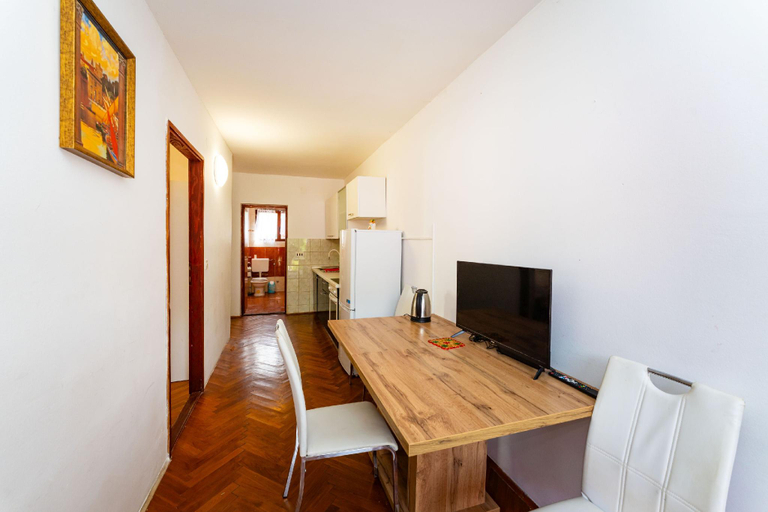 4, Drazen Charming Three Bedroom Apartment, Novalja