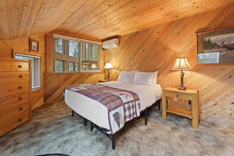 Room 3, Poplar 35 5 Bedroom Home, Deschutes