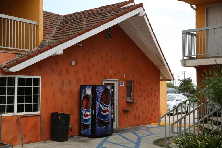 Exterior & Views 1, Chateau Inn and Suites Downey, Los Angeles
