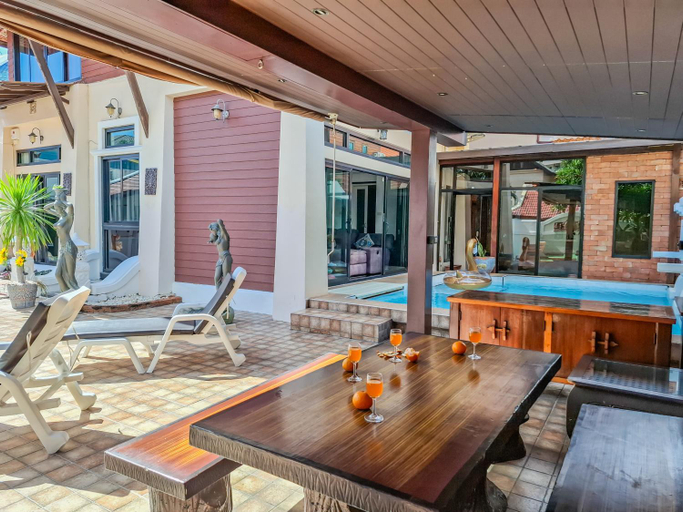 Food & Drinks, 3BHK private pool villa with Sauna Snooker, Pattaya