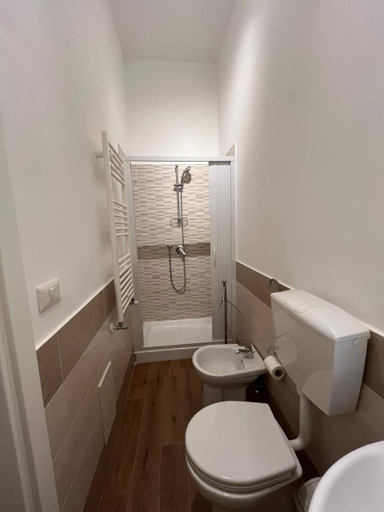 Bathroom 2, Arechi Guest House, Salerno