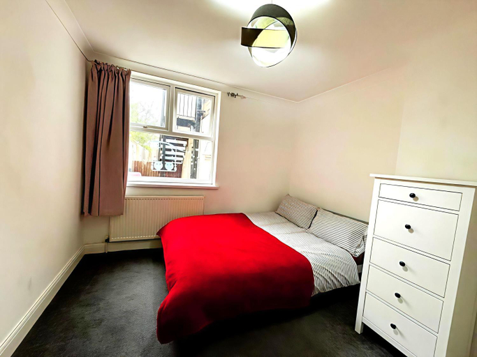 Others 2, Cosy City Hideout - shared bathroom, London