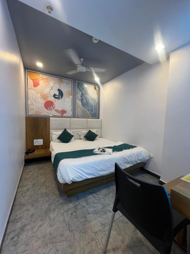Bedroom 3, Hotel secure inn kadodara road, Surat