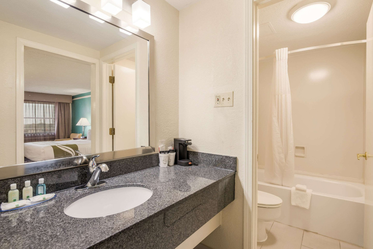 Bathroom 4, Quality Inn Tulsa Central, Tulsa