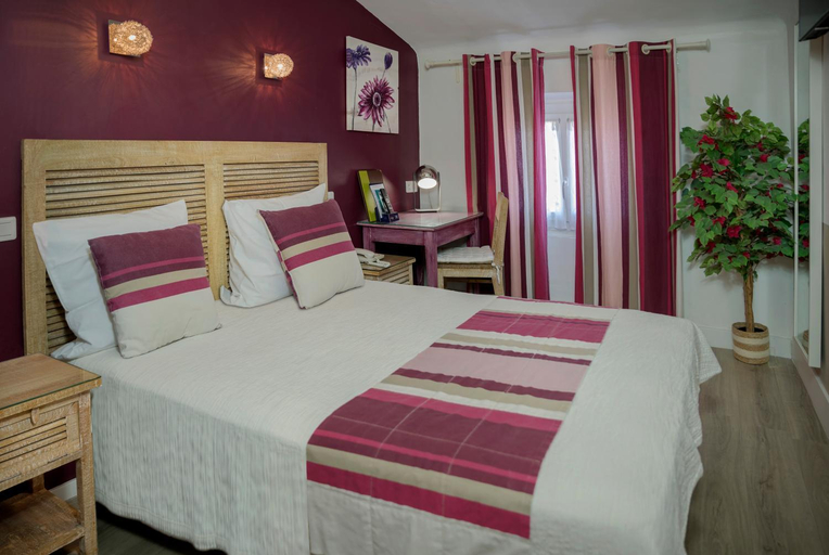 Bedroom 3, Toppin, Vaucluse