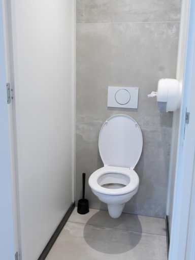 Bathroom 2, St. Christopher's At The Bauhaus, West-Vlaanderen