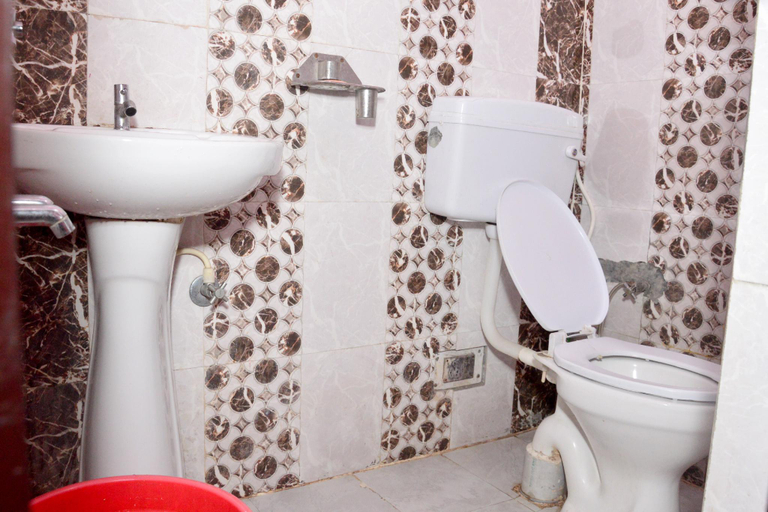 Bathroom, Corbett Atulyam Homestay, Nainital