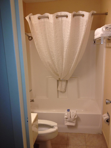 Bathroom 4, Motel 6 Elk City, OK, Beckham