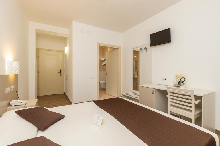 Bedroom 3, Hotel Nettuno, Nuoro