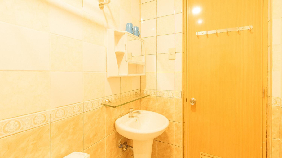 Bathroom, RedDoorz @ Emperor Manila Boutique Hotel, Manila City