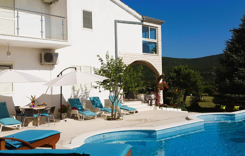 Sport & Beauty 2, Beautiful holiday home with private sauna, Muć