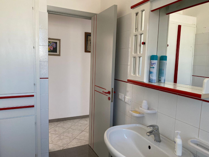 Bathroom 3, Belvilla by OYO Villa Amos, Syracuse