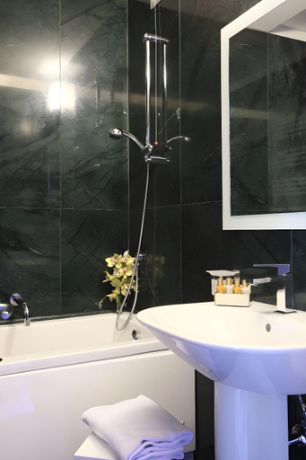Bathroom 4, Loft Mania Boutique Hotel, Muang Chumphon