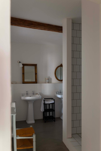 Bathroom 2, la Perroya, Vaucluse