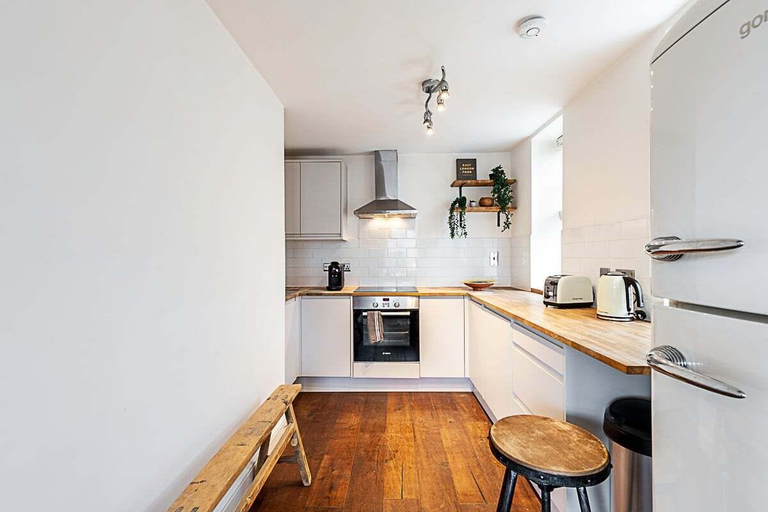 Others 4, Charming Shoreditch Apartment, London
