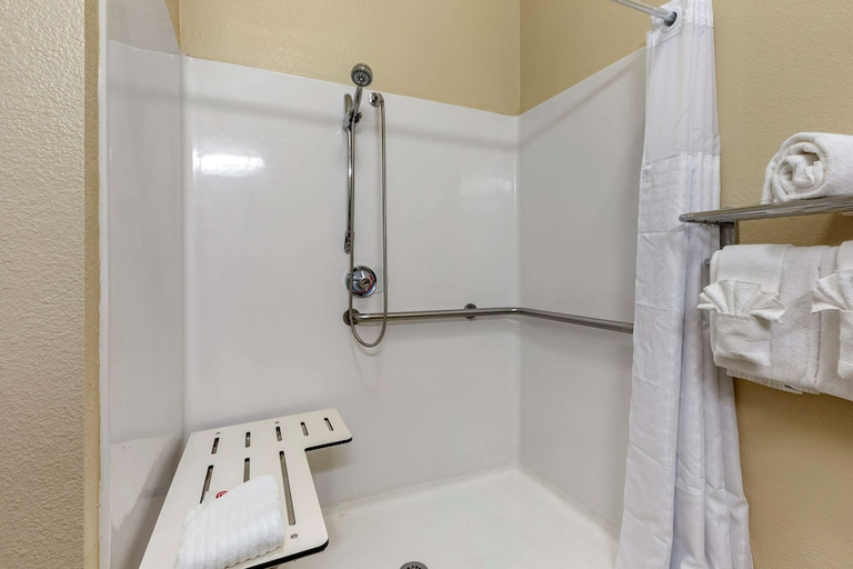 Bathroom 4, Comfort Inn & Suites Paris, Lamar