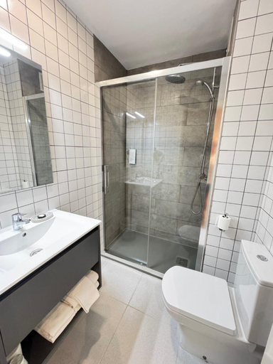 Bathroom 4, Ancora, Girona