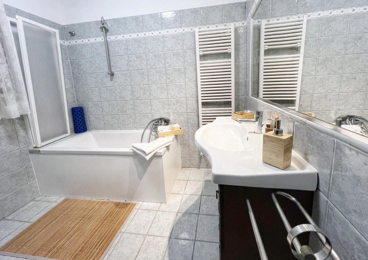 Bathroom 5, La Casa di Via Nervi, Roma