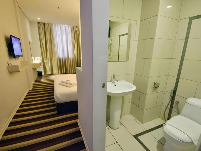 Bathroom 3, First Residence Hotel Kemaman, Kemaman