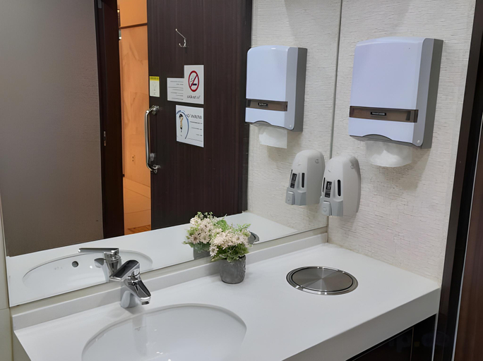Bathroom 4, Toyoko Inn Busan Station 1, Dong