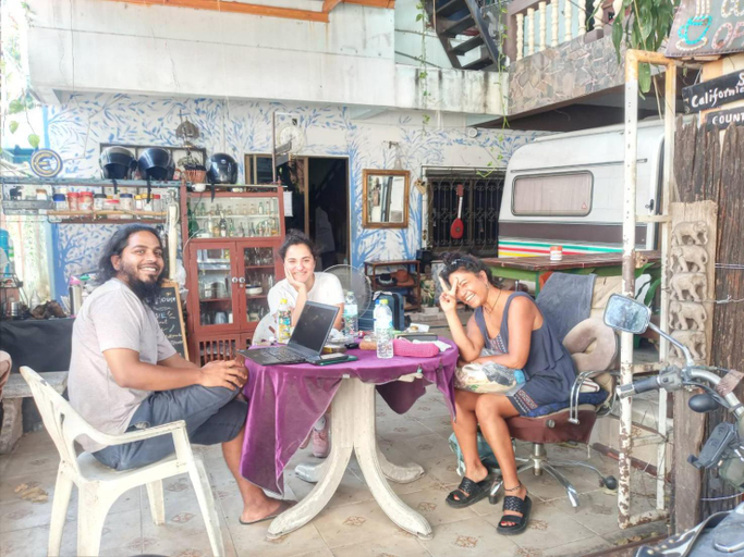 Food & Drinks, Best Place(No have parking for cars.), Rat Burana