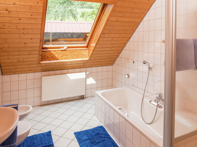 Bathroom 2, Schwarzwald-Ferienwohnung auf dem Bauernhof, Ortenaukreis