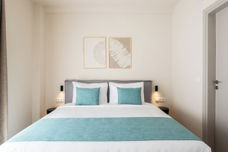 Room 5, Link by Zoia Living, Attica