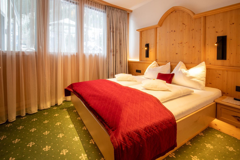Bedroom 2, Hotel Garni Monte Bianco, Landeck