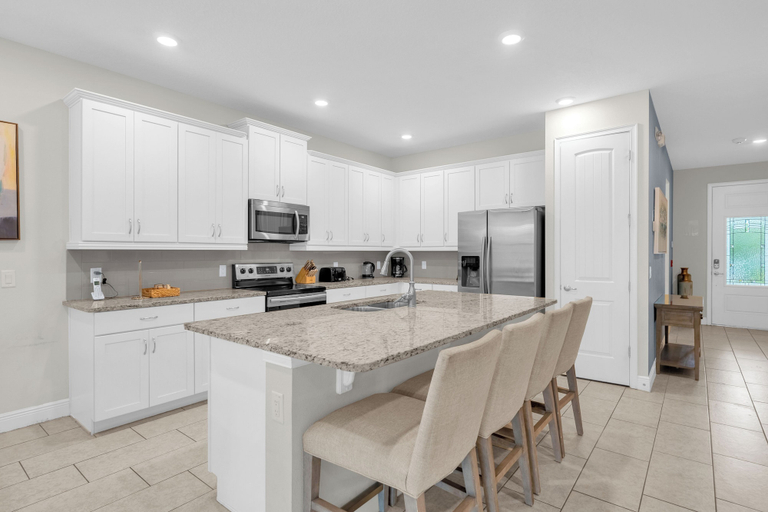 Private kitchen 2, Endless fun Explore this great Villa, Osceola