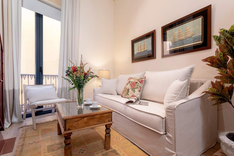 Others 5, Genteel Home Rodrigo Caro, Sevilla