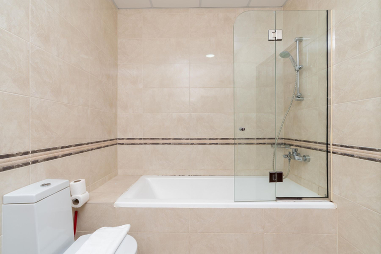 Bathroom 3, 4BR Maid Penthouse w Pool and Jacuzzi, Dubai