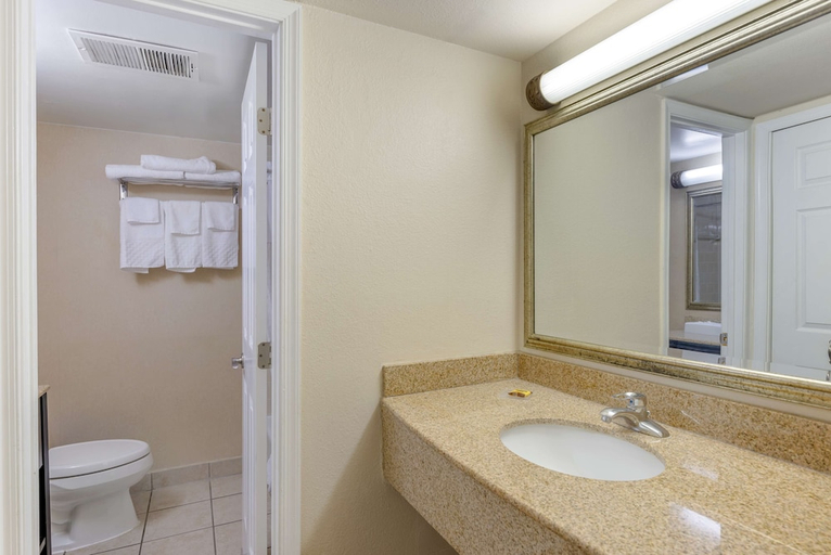 Bathroom 4, Best Western Plus Governor's Inn, Chesterfield