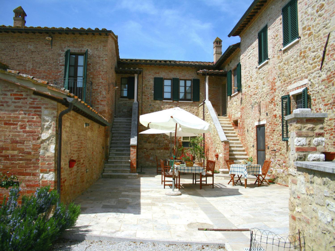Others 2, Farmhouse in Asciano with Pool BBQ, Siena